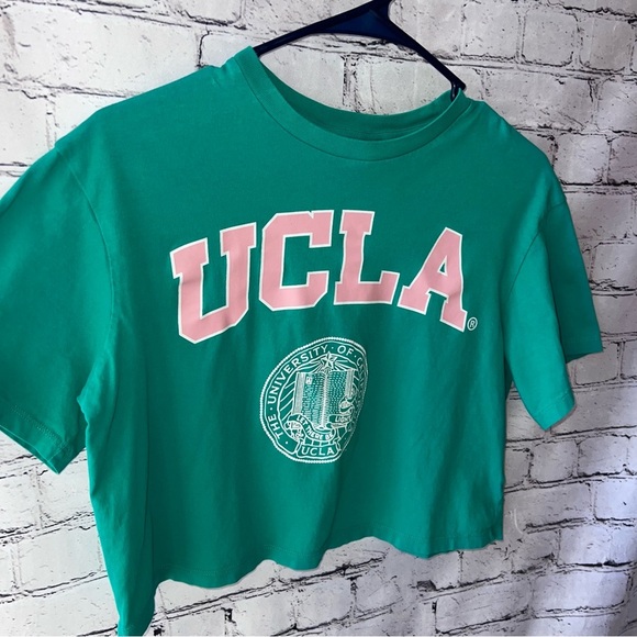 H&M UCLA Varsity‎ Cropped Graphic Tee Size XL - Picture 3 of 6